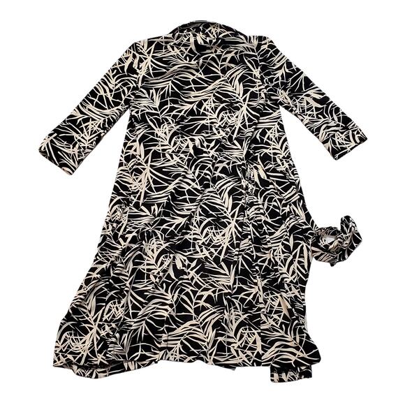 Dani Max Wrap Casual Dress White Palm Pattern Sz 6M Black White Tropical Beachy - Picture 6 of 7